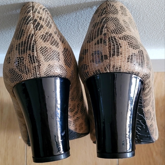 Anne Klein faux snakeskin heels. Size 8.5 - Picture 3 of 8